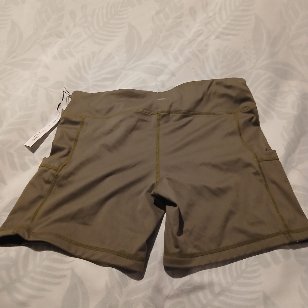 I am Becoming MFG Brand Ladies Green Workout Shorts. NWT. Size XL (12) - Picture 2 of 9